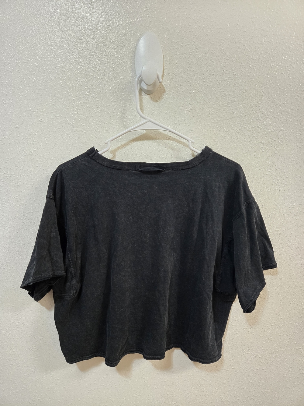 JoyLab Washed Black Cropped Tee - Picture 2 of 4